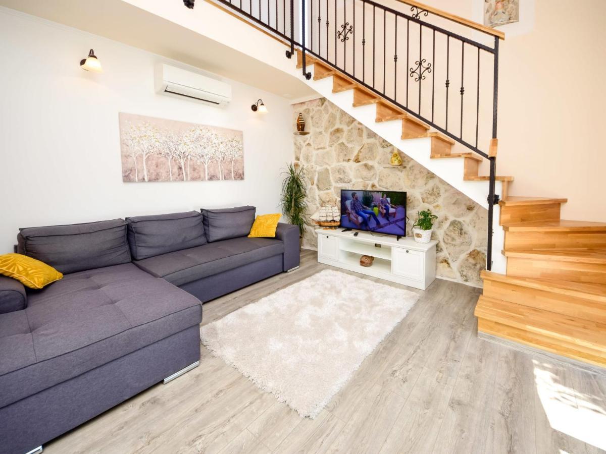 Holiday Home Lara By Interhome Omis Exterior photo
